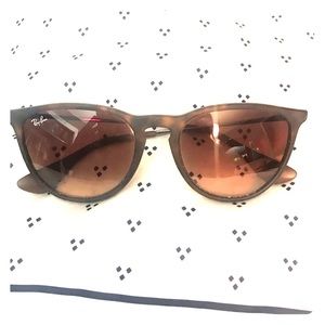 Erika classic Ray-Bans in great condition.